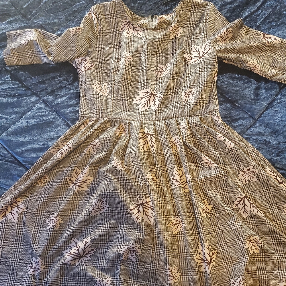 Rockabilly 50s inspired grey plaid leaf dress